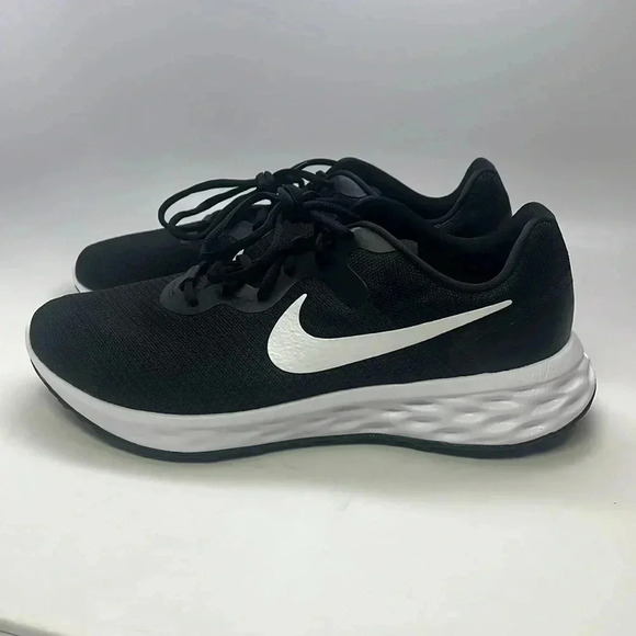 Nike Women’s Low-Top Track & Field Shoe New without Box Size 10.5 W. Black/White - Picture 3 of 8